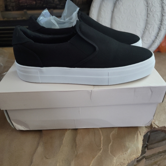 Just Fab Eloise Sneakers - Picture 3 of 7